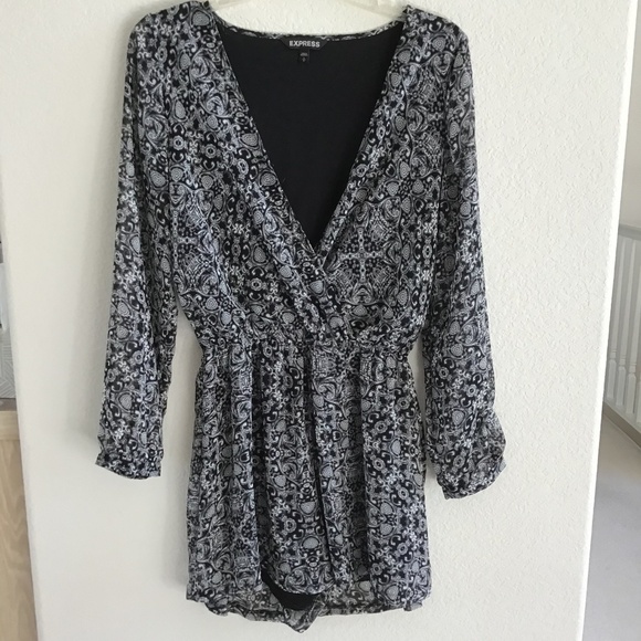 EXPRESS BLACK & WHITE ROMPER SIZE SMALL - Picture 1 of 7